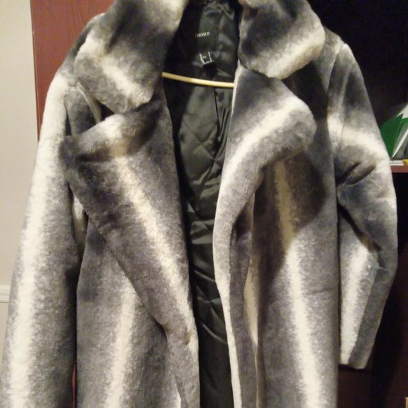 White and gray faux fur coat - Picture 1 of 4